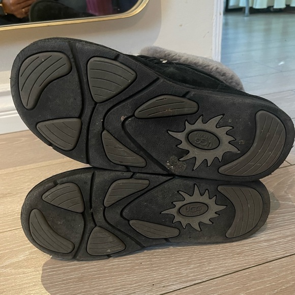 UGG black with gray fur lace up boot - Picture 3 of 3